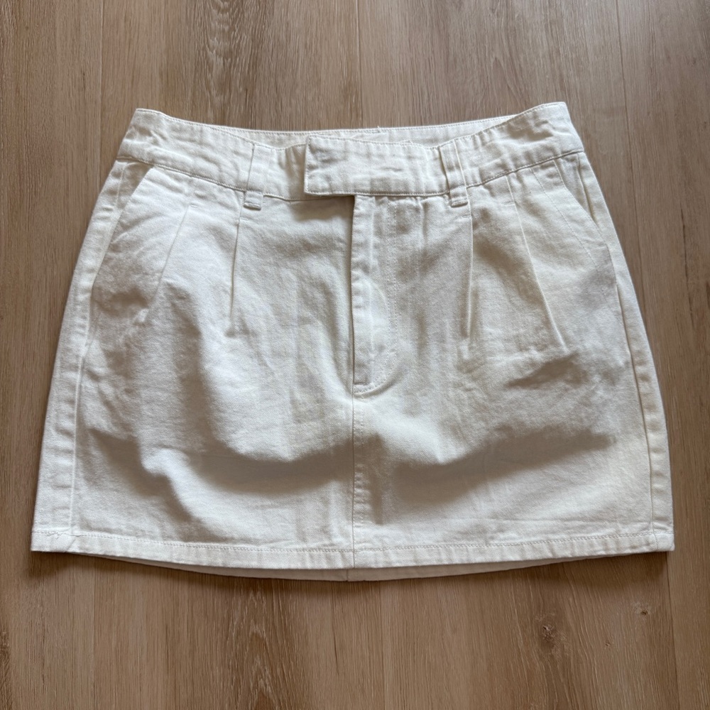 FP We the Free White Denim Mini Skirt Size 6 Pleats with Pockets